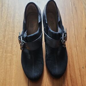 Diva Black Ankle Booties with Strap Accent - Women's Size 8.5